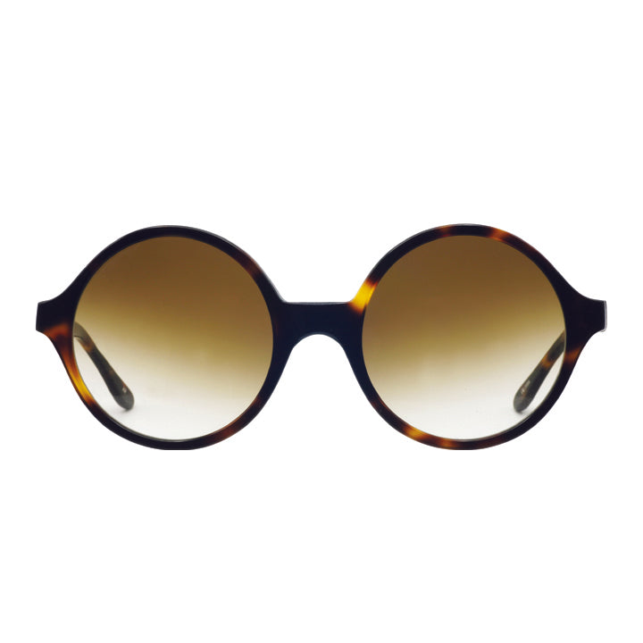 Big round sunglasses in classic tortoise shell color. Brown gradient lens tint.